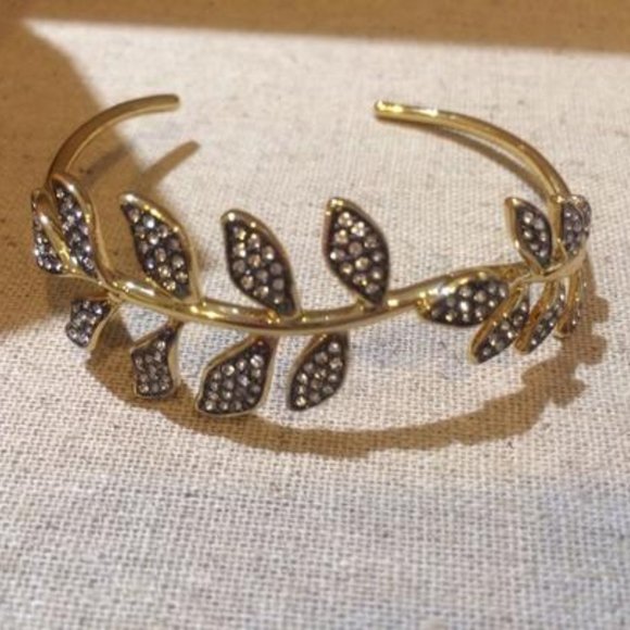 Stella & Dot | Dainty Gold Bangle Bracelet Ivie Bangle/Cuff Bracelet - Picture 8 of 9